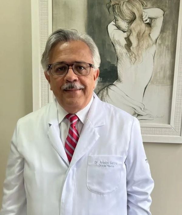 Dr. Ariosto Santos é cirurgião plástico e e membro titular da Federação Ibero Latino-Americana de Cirurgia Plástica (FILACP)