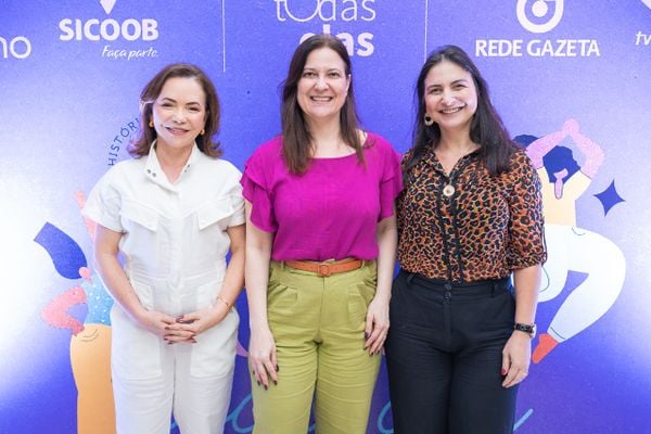 Michelle Sabaini, diretora do Sicoob, com Maria Helena Vargas e Maria Elena Lani, da Rede Gazeta  por Daniel Bittencur