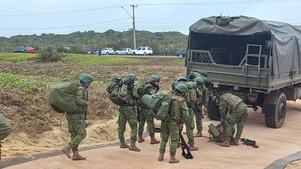 Fuzileiros navais de 12 países desembarcam em Itapemirim para operação por Alice Sousa 