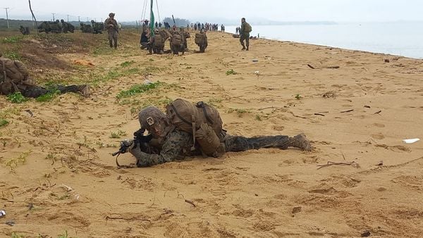 Fuzileiros navais de 12 países desembarcam em Itapemirim para operação por Alice Sousa 