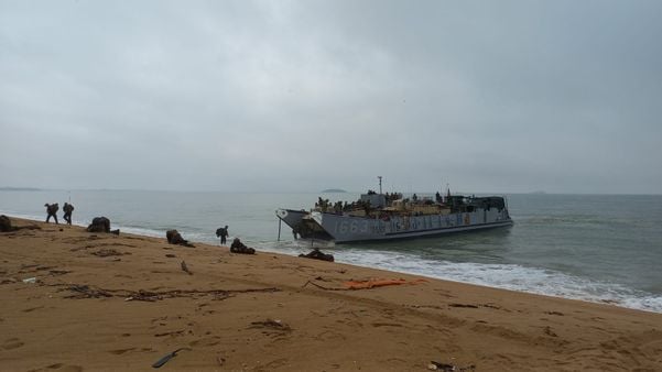 Fuzileiros navais de 12 países desembarcam em Itapemirim para operação por Alice Sousa 