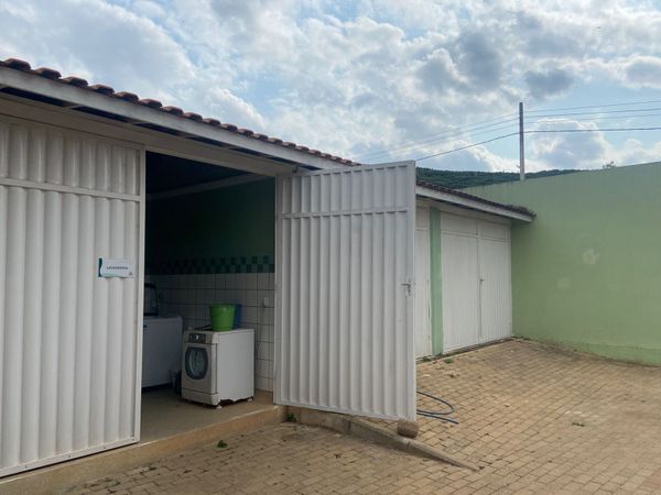 Lixo hospitalar é encontrado armazenado irregularmente em cômodo dentro de PA em Vila Valério por Divulgação / MPES e PMES