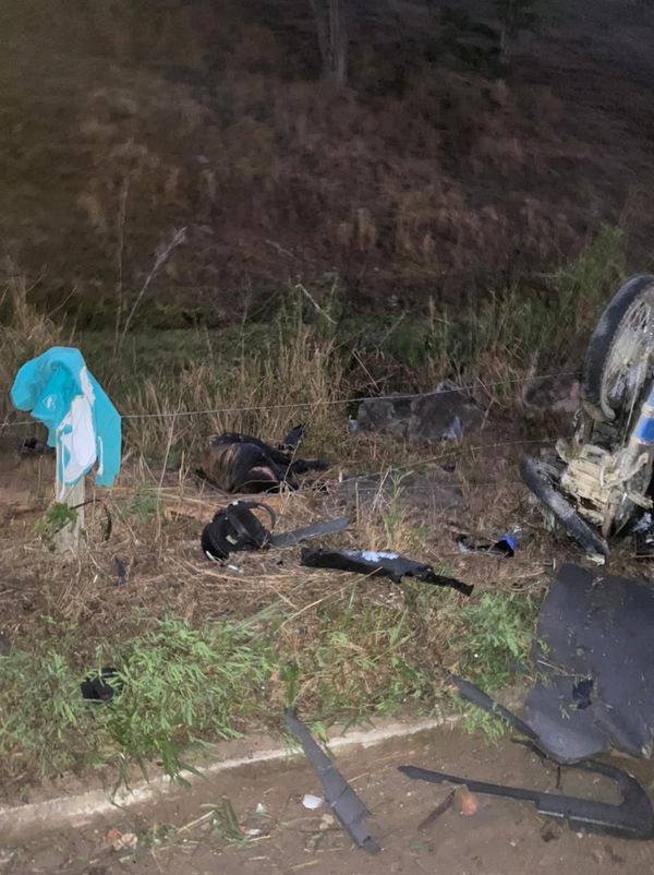O acidente foi entre um carro e uma moto na tarde desta sexta-feira (16), na ES 164, em Cachoeiro de Itapemirim por Divulgação \ Samu
