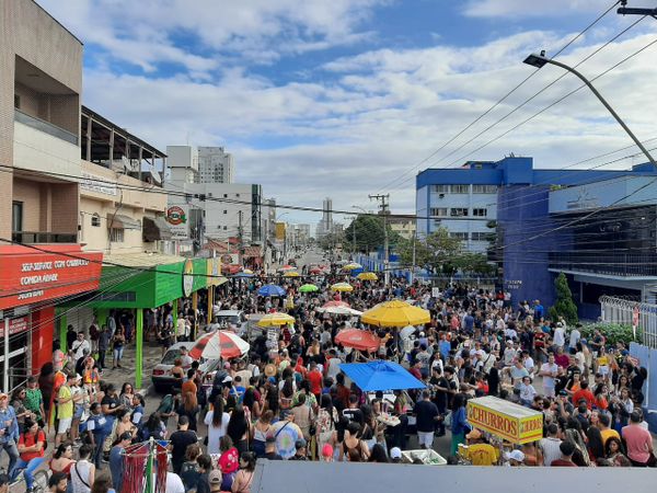 Concentração do evento deste domingo (18) teve início em frente à praça de Coqueiral de Itaparica; trio vai seguir por trajeto de dois quilômetros