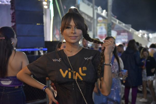 Stephany Pim, Miss Espírito Santo 2017, também curtiu a micareta em Vitória