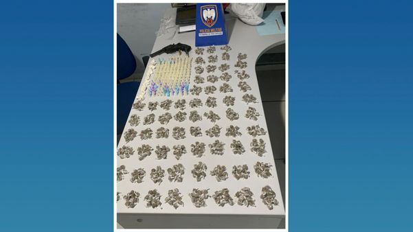 Drogas e arma apreendidas em Balneário de Carapebus por Polícia Militar