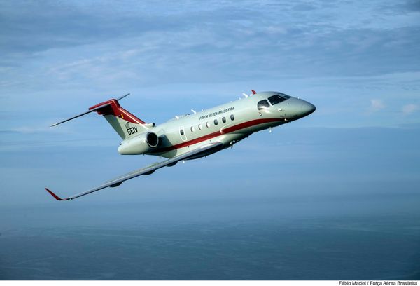 Aeronave que sobrevoou a Grande Vitória é um Legacy 500, também conhecido como UI-50