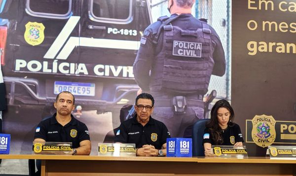 Da esquerda para a direita: Superintendente de Polícia Regional Norte, delegado João Francisco Filho; delegado-geral da Polícia Civil, José Darcy Arruda e titular da Delegacia de Polícia de Jaguaré, delegada Gabriella Zaché 