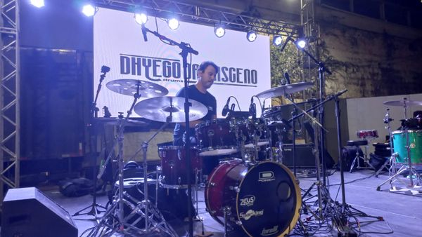 Workshop com o baterista da cidade de Vitória Diego Damasceno. por Alice Sousa