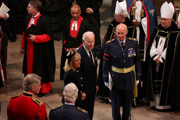 O presidente dos EUA, Joe Biden, e a primeira-dama Jill Biden comparecem ao funeral da rainha Elizabeth II, na Abadia de Westminster, no centro de Londres, na Inglaterra, nesta segunda-feira, 19 de setembro de 2022. por PHIL NOBLE/ASSOCIATED PRESS/ESTADÃO CONTEÚDO