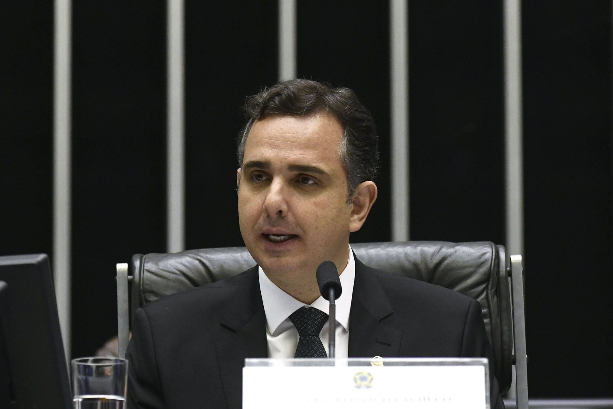 Senador do PSD de MG ficará mais dois anos no comando da Casa, derrotando Rogério Marinho, do PL, ex-ministro de Bolsonaro