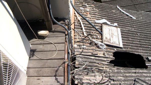 Suspeito foi flagrado furtando fios e tentou fugir pelo telhado em Vitória