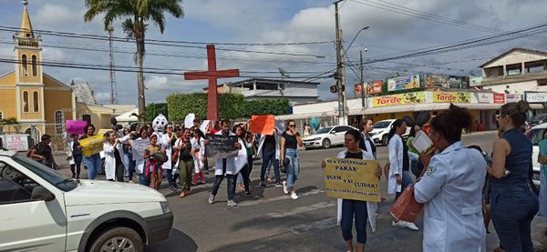 Protesto contra a suspensão do piso salarial da enfermagem no Centro de Jaguaré