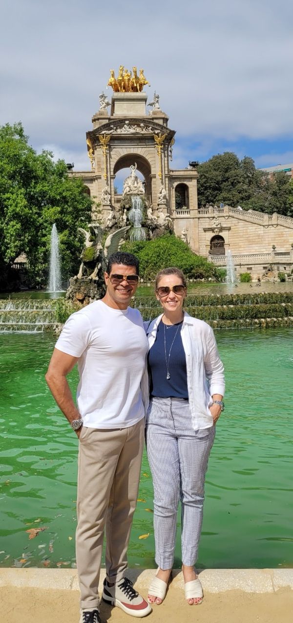 Dorion e Tatiana Soares no Cascata do Parque da Cidadela, em Barcelona