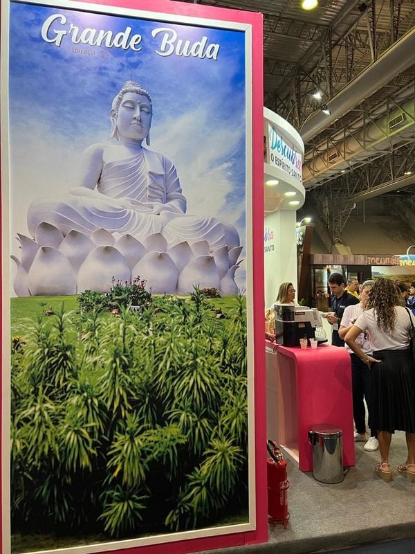 Uma foto gigante do Buda de Ibiraçu foi um dos destaques do estande do Espírito Santo na Abav Expo 2022