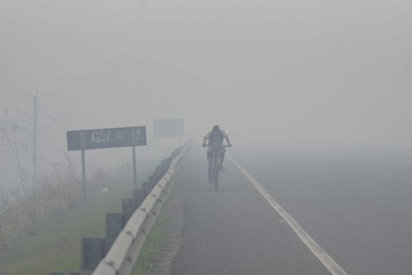 Incêndio atinge Parque Paulo César Vinha e motoristas enfrentam fumaça por Vitor Jubini