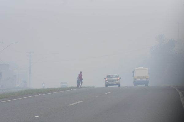 Incêndio atinge Parque Paulo César Vinha e motoristas enfrentam fumaça por Vitor Jubini