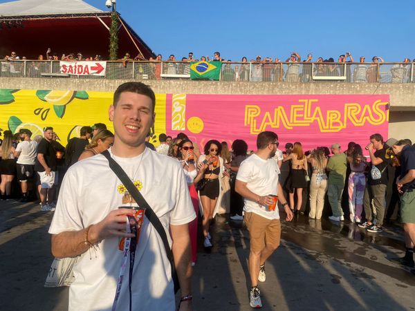Capixabas no Planeta Brasil: o economista João Antônio Lyra, de 24 anos, foi curtir a festa
