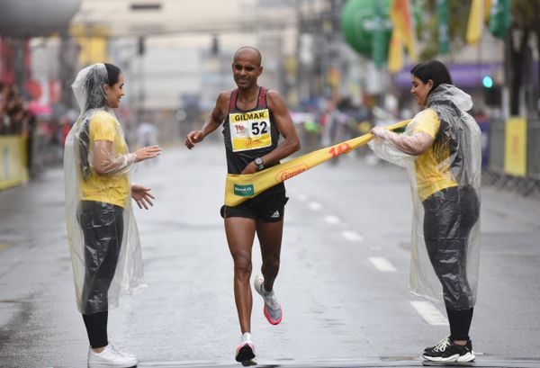31º 10 Milhas Garoto - O atleta Gilmar chega em terceito por Carlos Alberto Silva