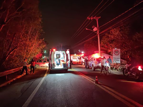 Carros batem de frente e acidente deixa quatro pessoas feridas em Anchieta por Jonas Pereira 