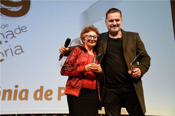 Marcelia Cartaxo e Cristiano Burlan venceram o 29º Festival de Cinema de Vitória com o filme 