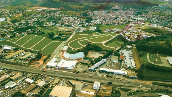 O Bella Viana Park II conta com lotes a partir de 300 metros quadrados e será entregue com infraestrutura completa. por Lotes CBL/Divulgação