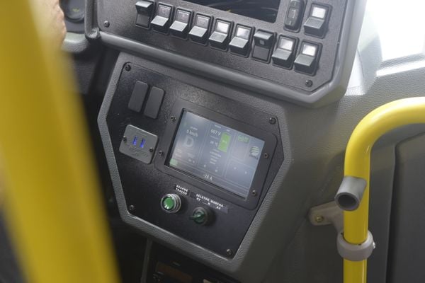 Apresentação do ônibus elétrico do sistema Transcol por Vitor Jubini