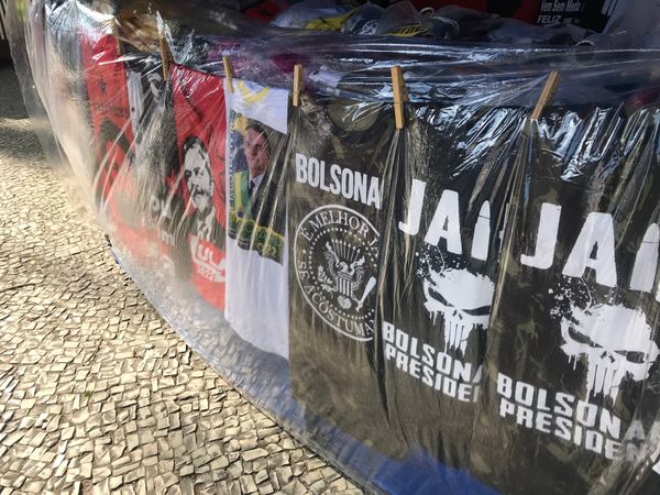 "Datatoalha" na Praça Costa Pereira por Atílio Esperandio