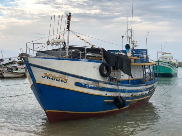 Homem morre esmagado ao pintar barco em praia de Itapemirim