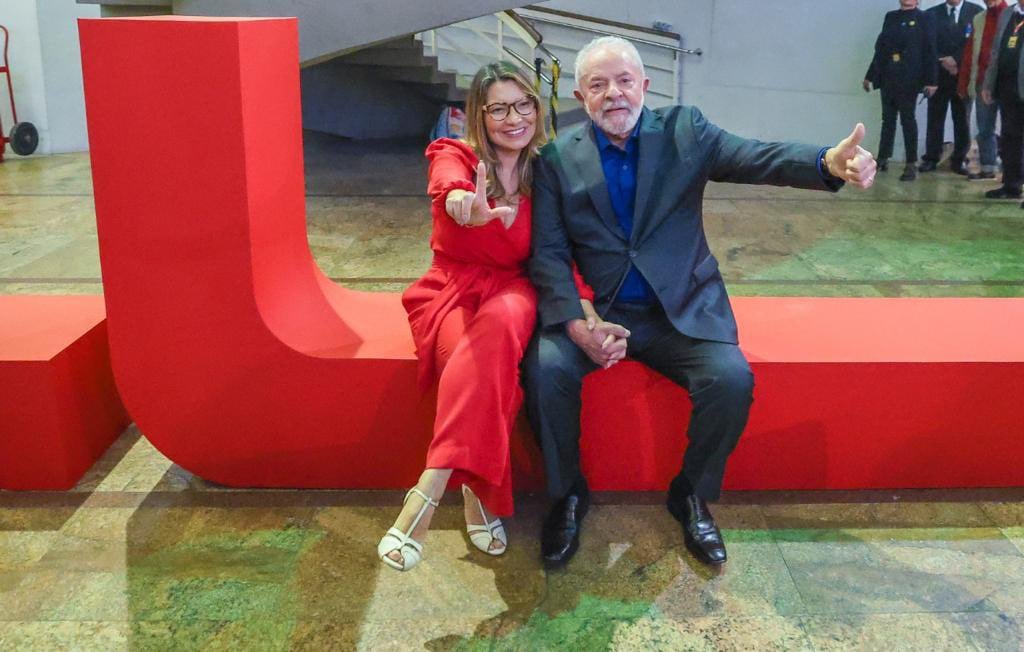Casada há quase seis meses com o presidente eleito Luiz Inácio Lula da Silva (PT), Rosângela Silva é socióloga e militante petista desde a década de 1980