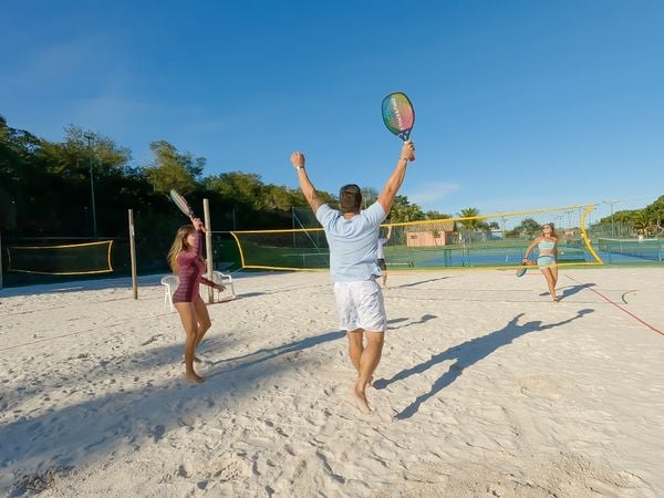 Beach Tênis no Club Med Trancoso por Divulgação Club Med Trancoso