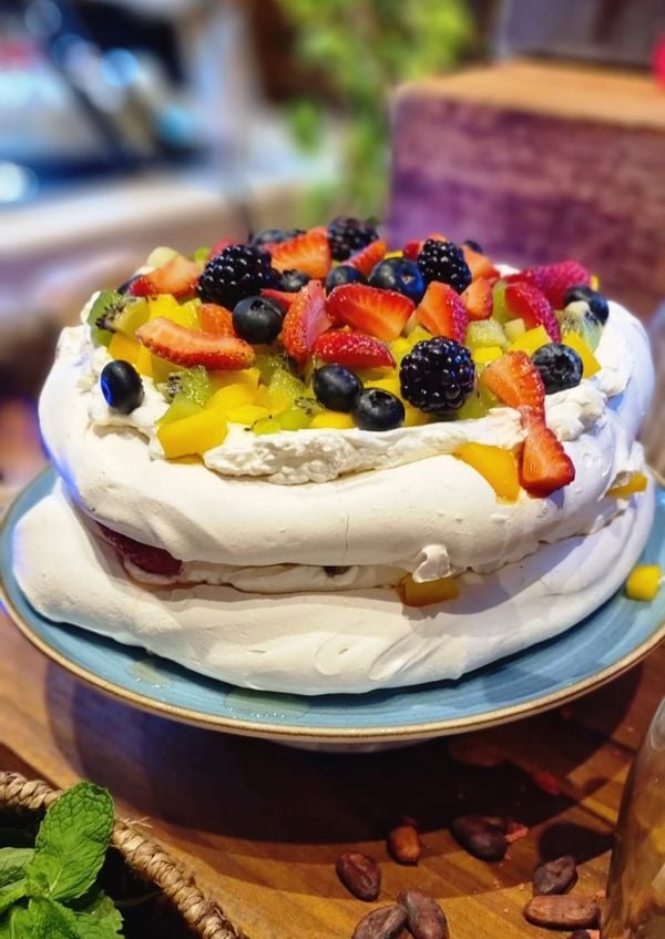 Pavlova de frutas, sobremesa do Club Med Trancoso por Guilherme Sillva