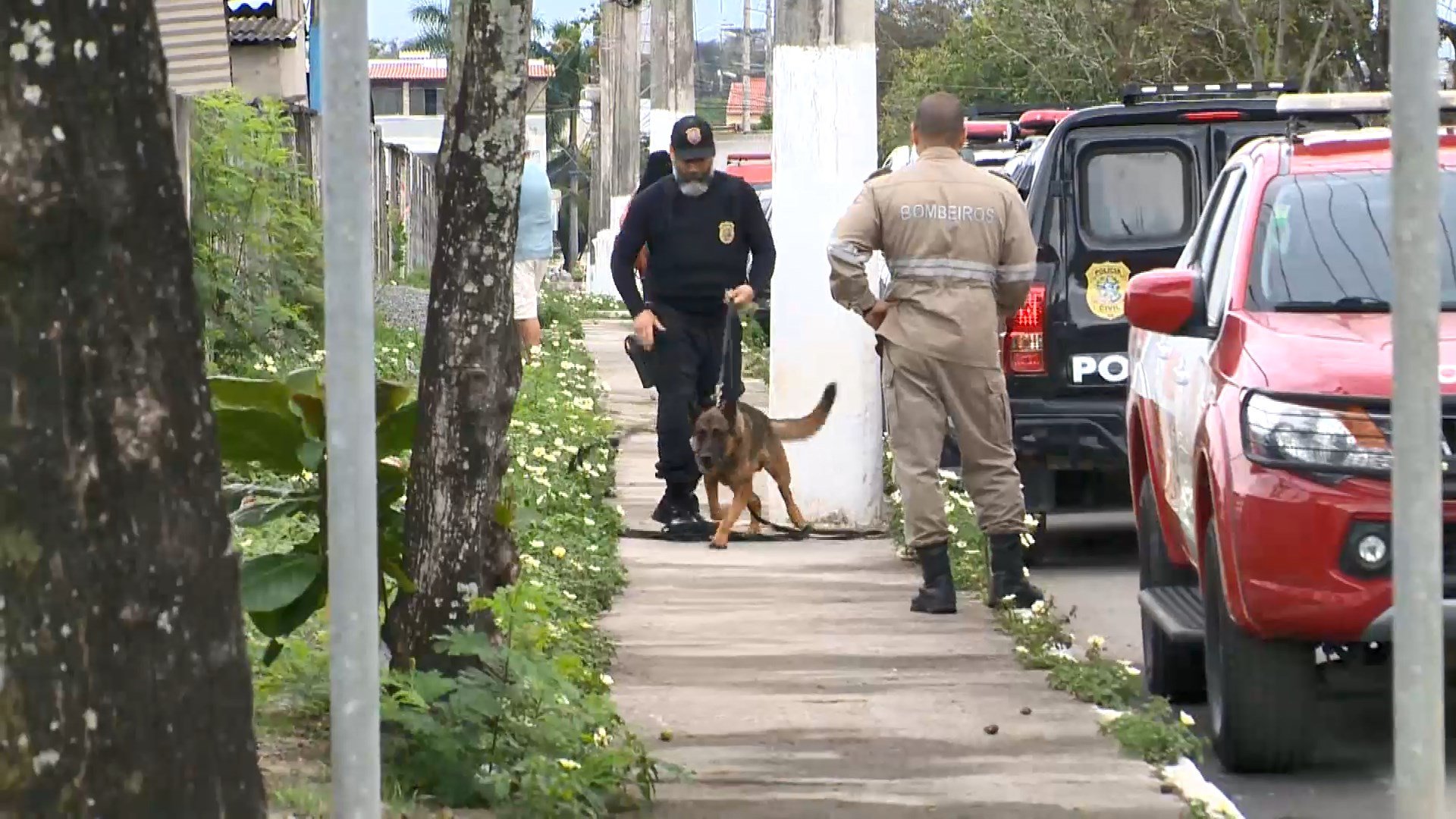 Polícia faz buscas em terreno perto do Jockey Clube à procura de pistas sobre o desaparecimento do perito Celso Marvila