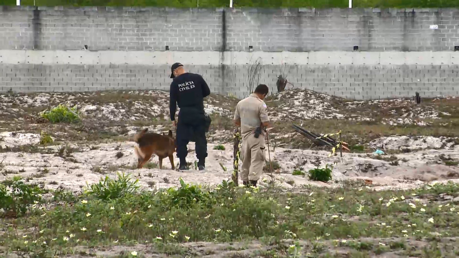 Polícia faz buscas em terreno perto do Jockey Clube à procura de pistas sobre o desaparecimento do perito Celso Marvila
