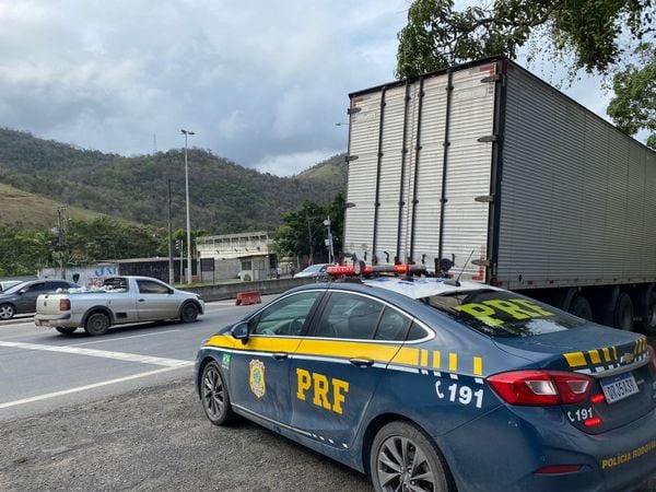 Carga de condensadores apreendida pela Polícia Rodoviária Federal (PRF)