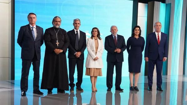 Candidatos à Presidência se confrontaram sobre casos de corrupção; programa da TV Globo foi marcado mais por discussões e pedidos de direito de resposta do que por propostas