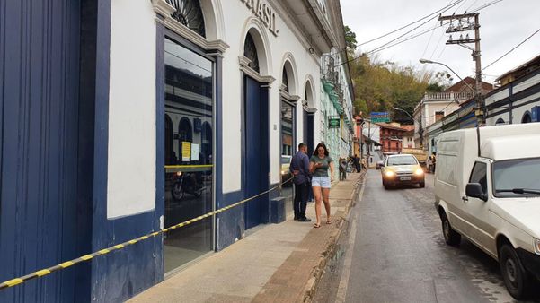 Assalto as agencias de Santa Teresa por Carlos Alberto Silva