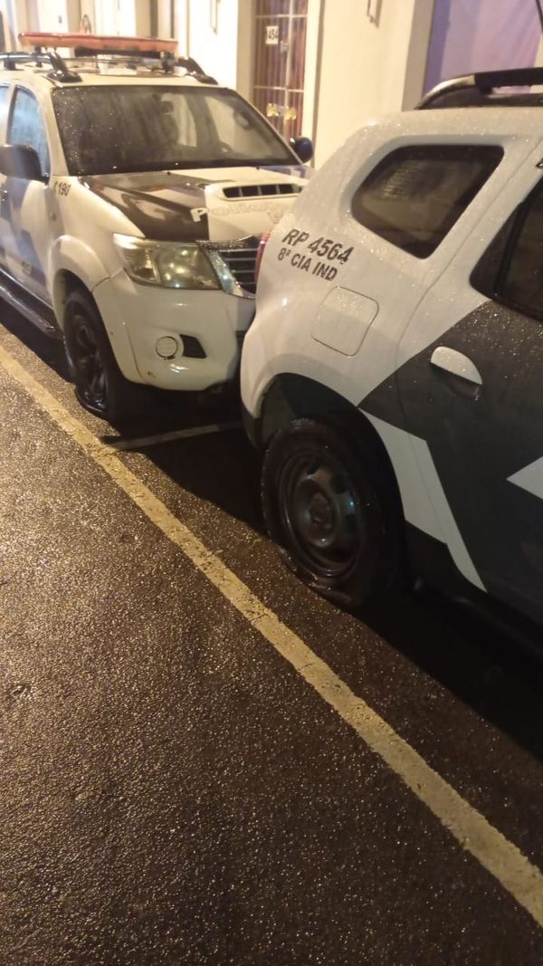 Criminosos atiraram contra viaturas e invadiram bancos em Santa Leopoldina por Foto leitor