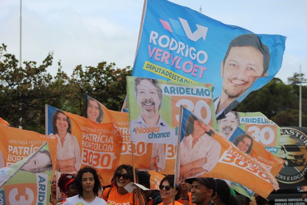 Apoiadores do candidato por Vitor Recla