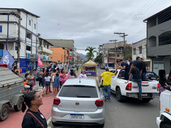 Casagrande cumprimenta apoiador em Vitória por João Vitor Castro