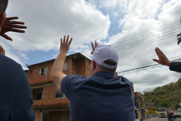 Casagrande e Ferraço fazem carreata em bairros de vitória no último dia da campanha por Helio Filho/Assessoria