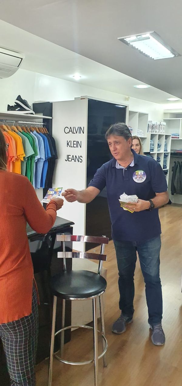 Claudio Paiva panfletando nas cidades de Cachoeiro, Marataízes e Guarapari por Reprodução