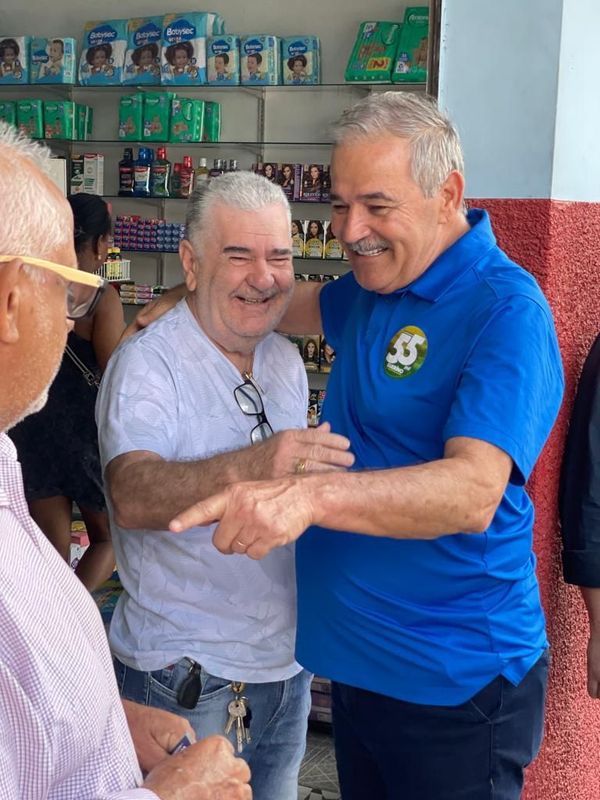 Candidato percorreu vários locais por Reprodução