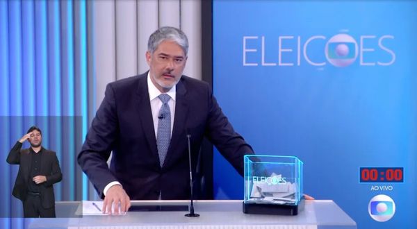 William Bonner durante debate com os presidenciáveis na TV Globo, na quinta-feira (29)