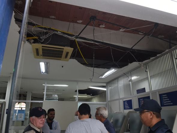 Bandidos explodem e assaltam bancos em Santa Leopoldina. Na imagem, a agência do Banestes. Também foram antingidos os bancos Sicoob e Banco do Brasil. por Carlos Alberto Silva