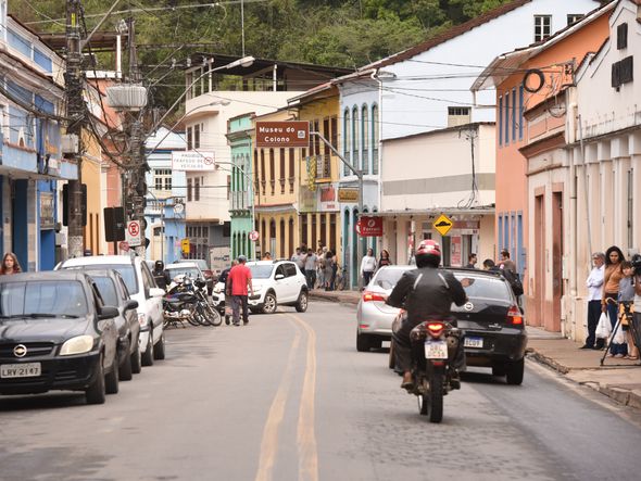 Bandidos explodem e assaltam os bancos Banestes, Banco do Brasil e Sicoob em Santa Leopoldina.  por Carlos Alberto Silva