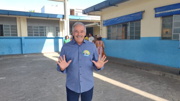 Candidato ao governo do Estado Guerino Zanon (PSD) vota em Linhares, Norte do Espírito Santo