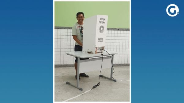 Candidato ao senado, Filipe Skiter (PSTU) votou em Coqueiral de Itaparica, Vila Velha