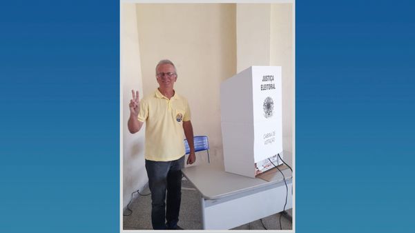 Coronel Lugato (DC), candidato ao Senado, votou em Guarapari