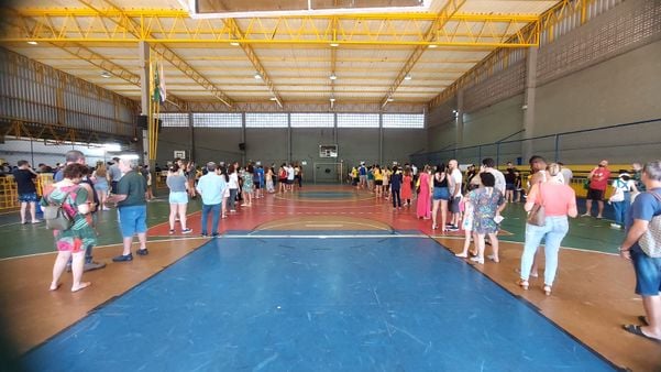 Filas para votação no colégio São Domingos, em Bento Ferreira, Vitória por Gabriel Casagrande